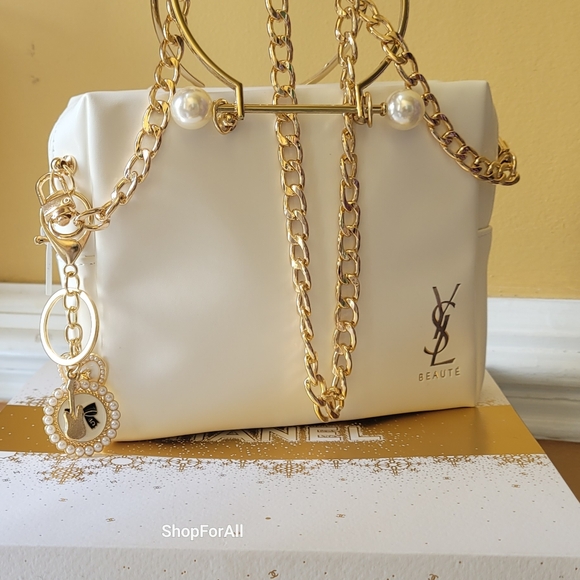 Yves Saint Laurent - Picture 4 of 10